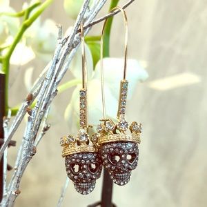 💀Betsey Johnson skull dangle earrings!💀